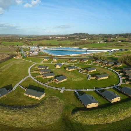 Отель The Camp At The Wave Бристоль Экстерьер фото